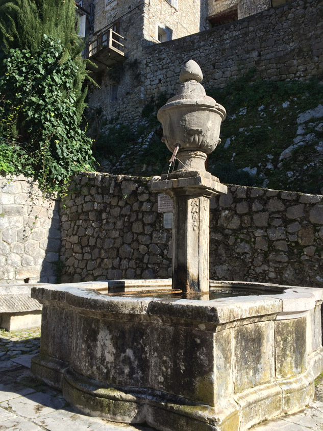 Fontaine Peillon